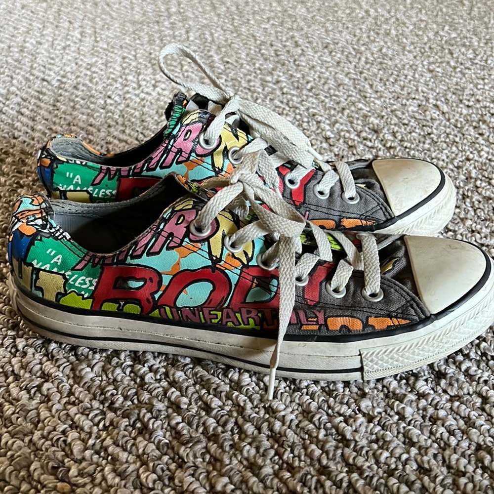 Converse graffiti all star Chuck Taylor size 7m 9w